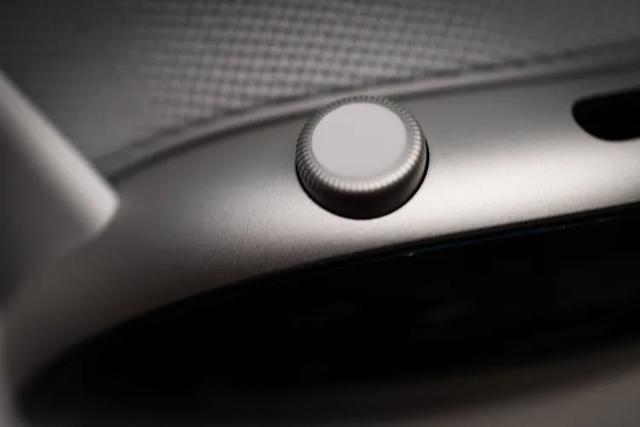 苹果Vision Pro媒体评测：沉浸到“泪流满面” 但不值3499美元