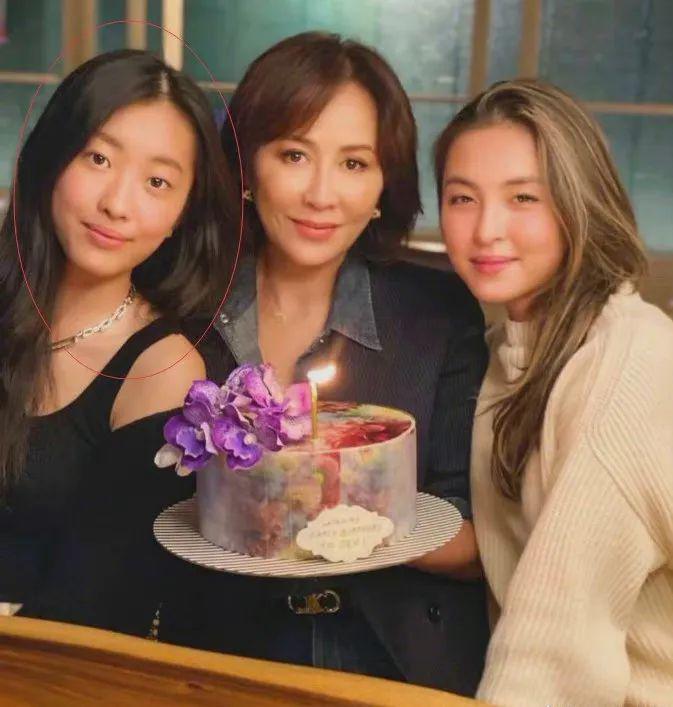 陈奕迅19岁女儿居然美翻全网：汤唯的脸，刘雯的身材！？