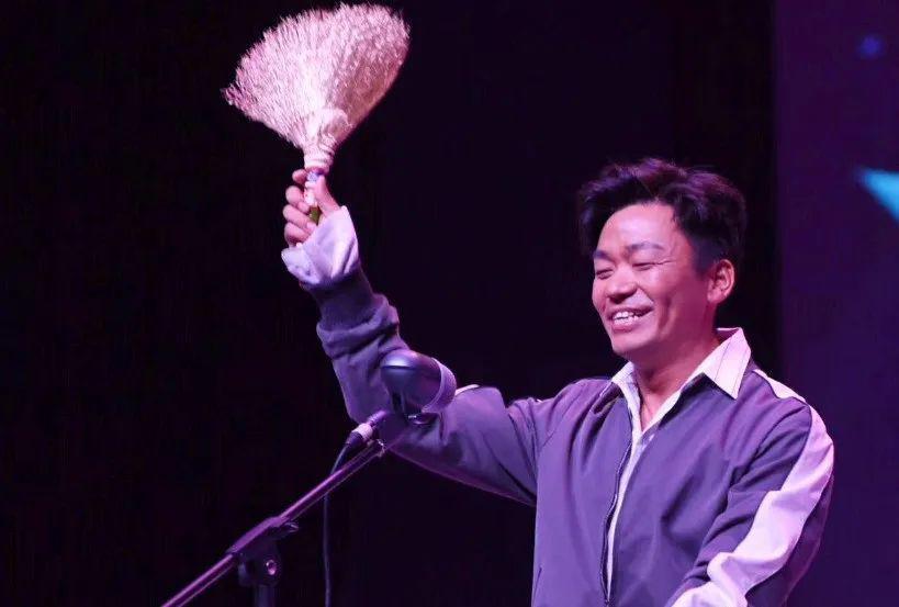 金扫帚奖提名惹争议被质疑，杨幂入围被撤就是先例
