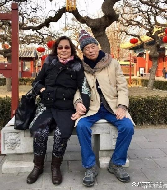 港媒：周海媚追思会在香港低调完成，仅家人及几位圈内好友出席
