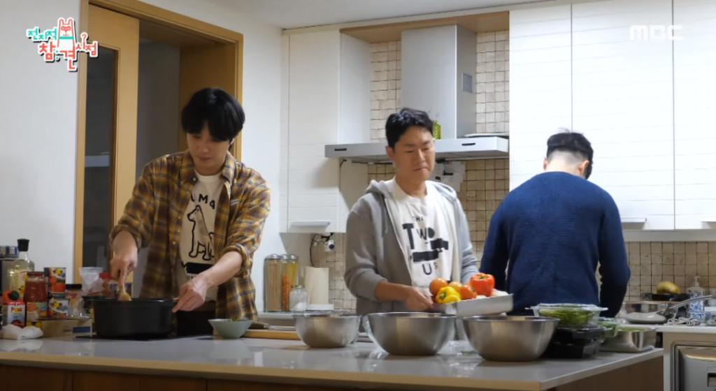 成了明星忘了同学？他是真的重情重义