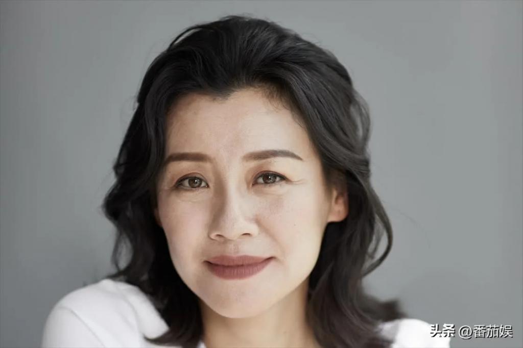他爱上小23岁的宋佳，结婚5次！不顾儿子，和刘蓓离婚