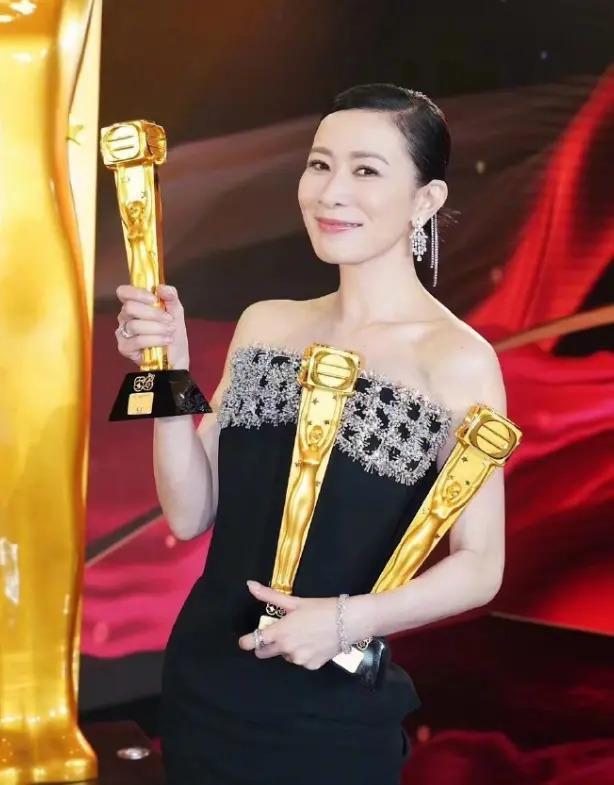 同居四年后分手，佘诗曼成“三料视后”，他却只能演烂片