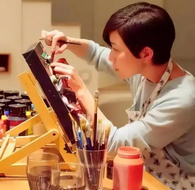 同居四年后分手，佘诗曼成“三料视后”，他却只能演烂片