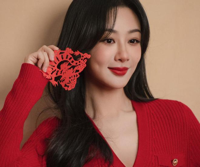 鹿晗素颜被偶遇，撞脸尹正被质疑，关晓彤忙拍戏不在身边