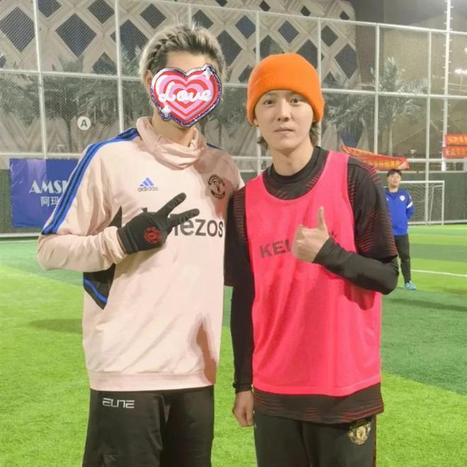 鹿晗素颜被偶遇，撞脸尹正被质疑，关晓彤忙拍戏不在身边