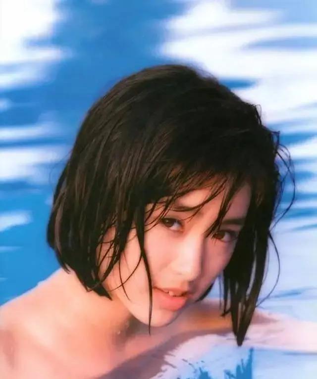 玉女吸d、拍三级片，给和尚生孩子，天后为何沦落至此？