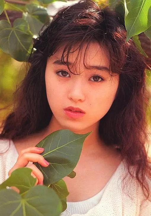 玉女吸d、拍三级片，给和尚生孩子，天后为何沦落至此？