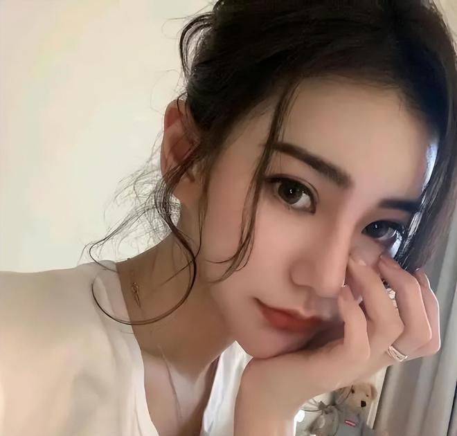 汪小菲霸气维护新女友，狂赞女方现实更美，张颖颖深夜痛哭