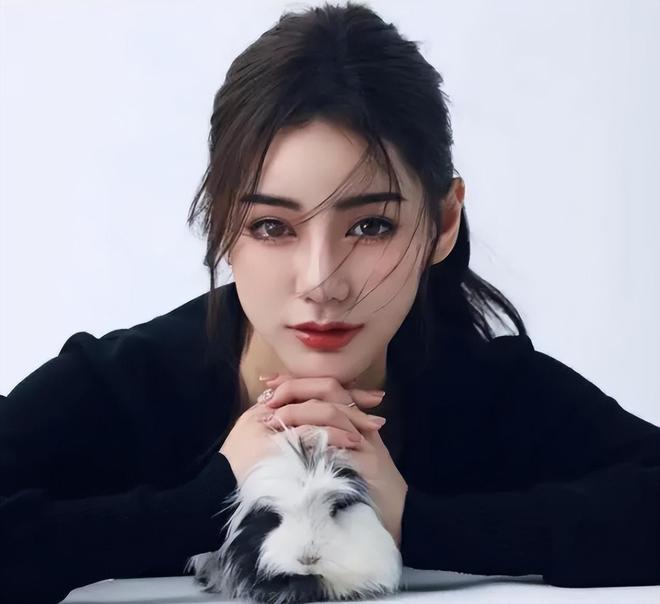 汪小菲霸气维护新女友，狂赞女方现实更美，张颖颖深夜痛哭