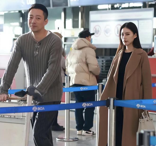 汪小菲霸气维护新女友，狂赞女方现实更美，张颖颖深夜痛哭