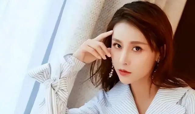 表面是国民媳妇，被王思聪称为富豪收割机，几乎无戏可拍