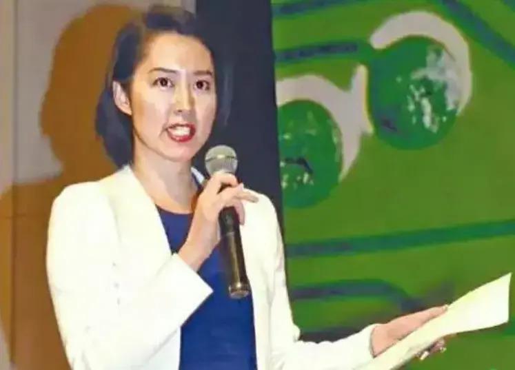 李泽楷女友众多，为何只让学历的最低梁洛施给他生了儿子？