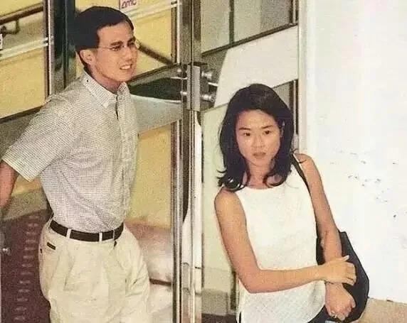 李泽楷女友众多，为何只让学历的最低梁洛施给他生了儿子？