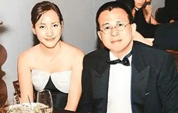 李泽楷女友众多，为何只让学历的最低梁洛施给他生了儿子？
