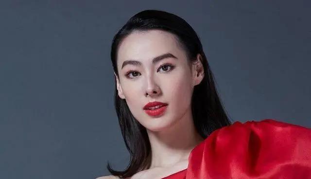 李泽楷女友众多，为何只让学历的最低梁洛施给他生了儿子？