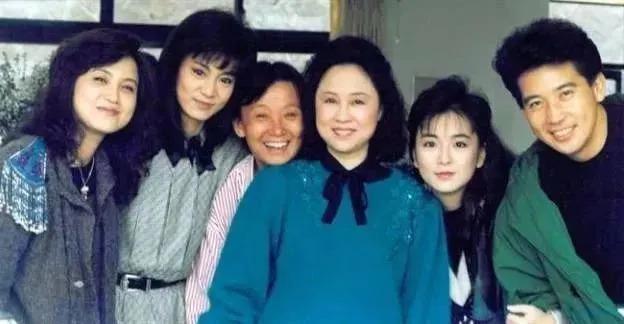 甘当小三、为原配流产绝育，“琼瑶”教母遗言：从未后悔…