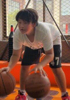 还记得《爸爸去哪儿》里的轩轩吗？一米七五啦？