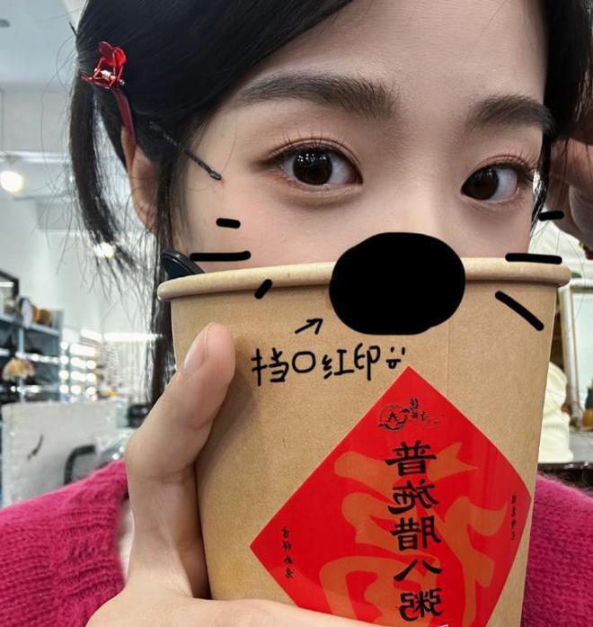 众星欢乐过腊八:刘诗诗杨紫晒腊八粥,张馨予在雪地打滚