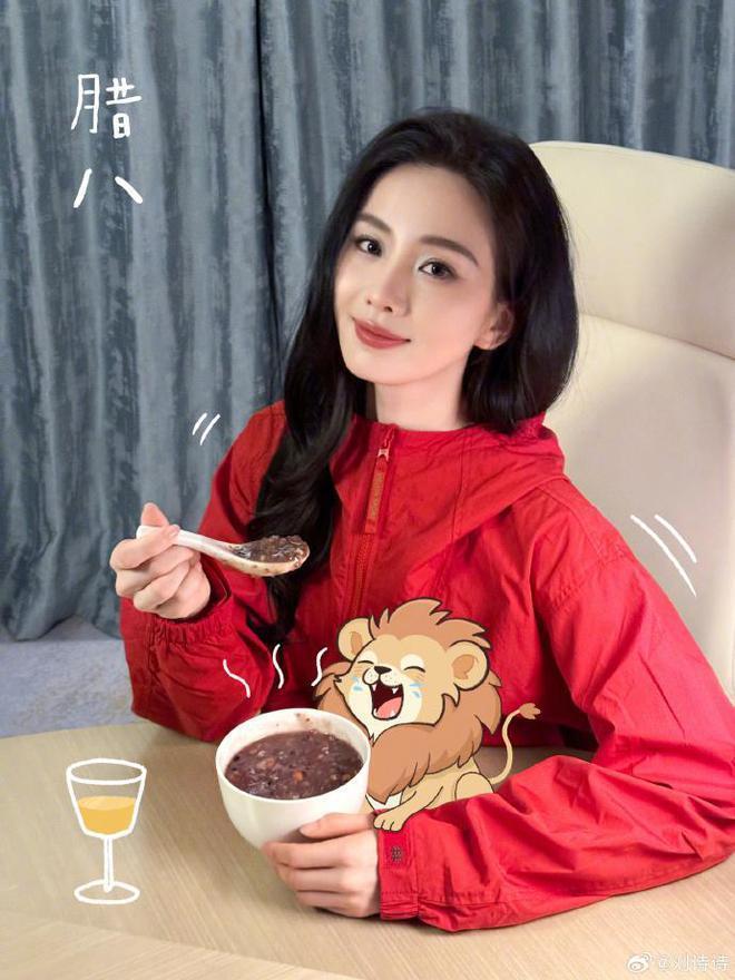 众星欢乐过腊八:刘诗诗杨紫晒腊八粥,张馨予在雪地打滚