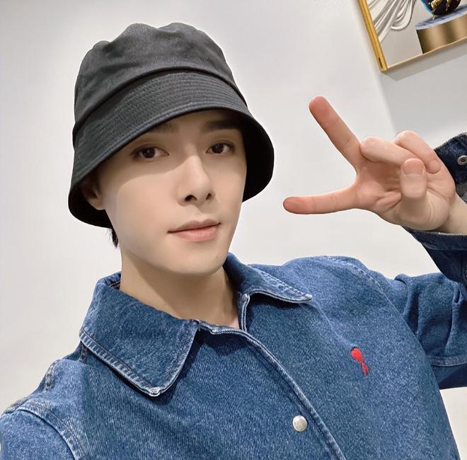 众星欢乐过腊八:刘诗诗杨紫晒腊八粥,张馨予在雪地打滚