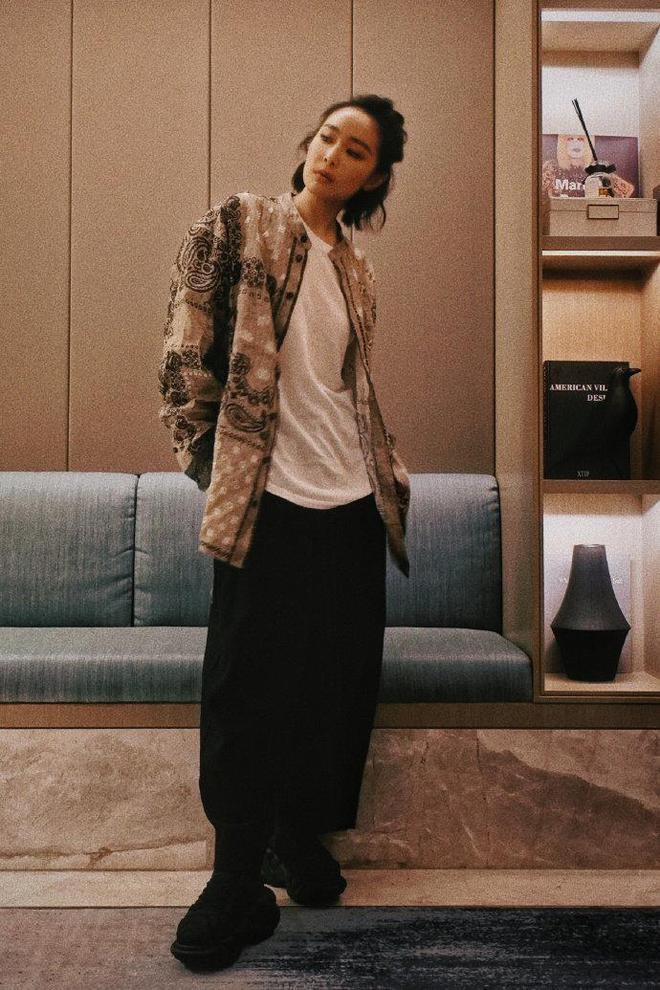 众星欢乐过腊八:刘诗诗杨紫晒腊八粥,张馨予在雪地打滚