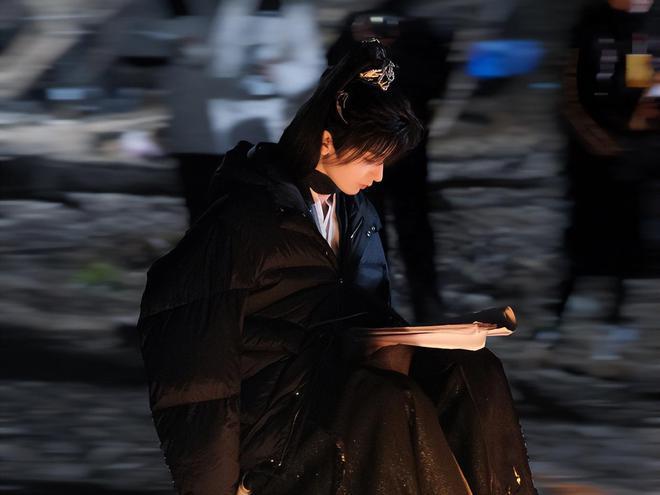 众星欢乐过腊八:刘诗诗杨紫晒腊八粥,张馨予在雪地打滚