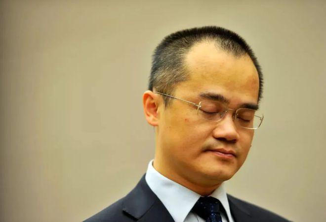 跌没了两万多亿，王兴为何没能拉起美团股价？