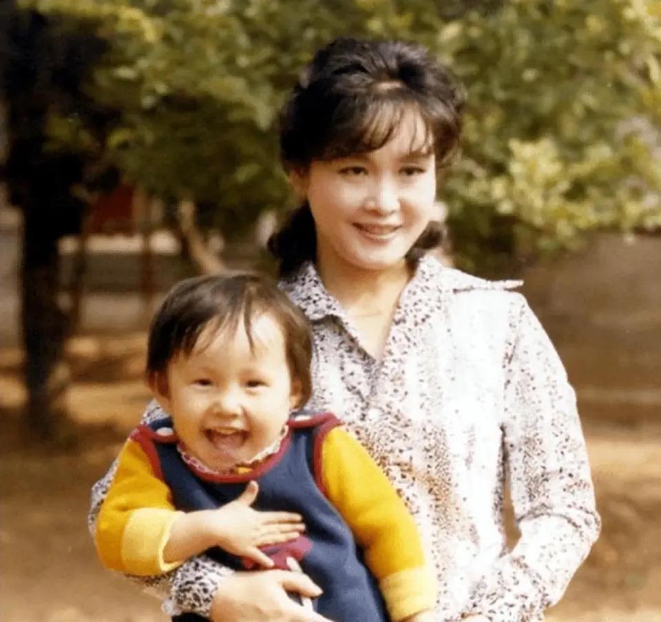 李谷一：初婚嫁给恩师，二婚嫁给粉丝，两任丈夫已离世