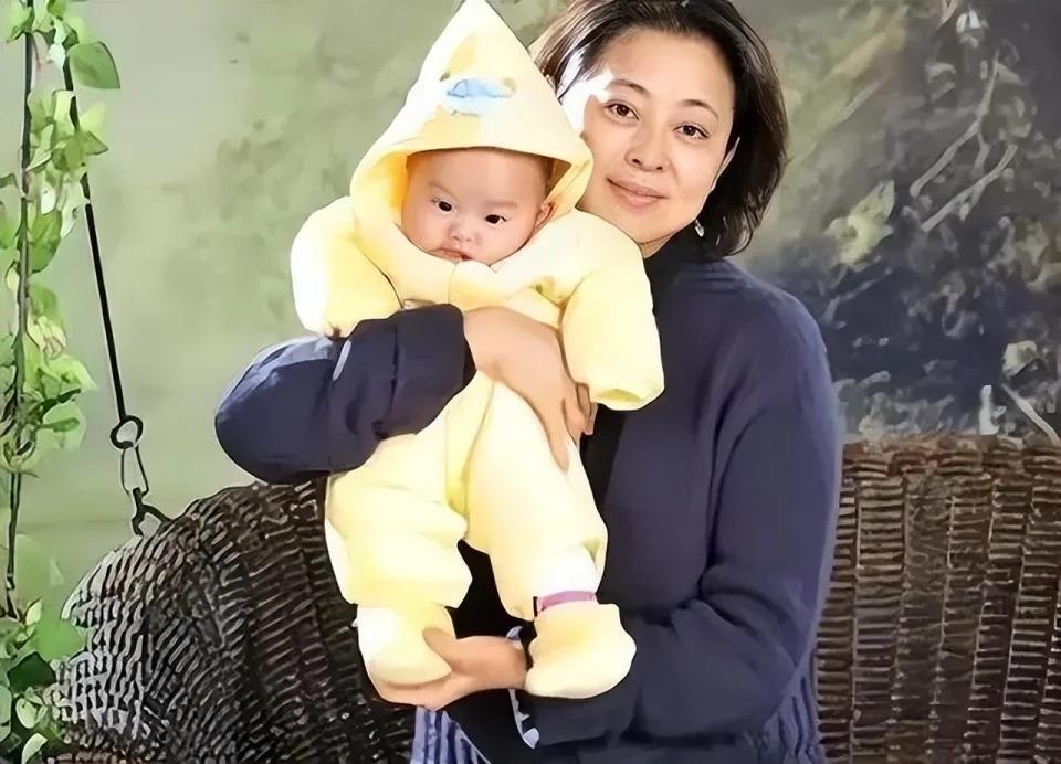 倪萍否认整容，五段感情大多被辜负，为儿子看病倾家荡产