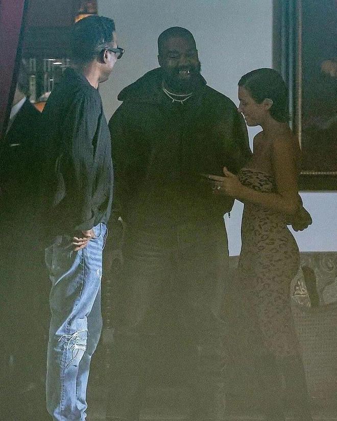 花了600w！坎爷Kanye换了一副钢牙