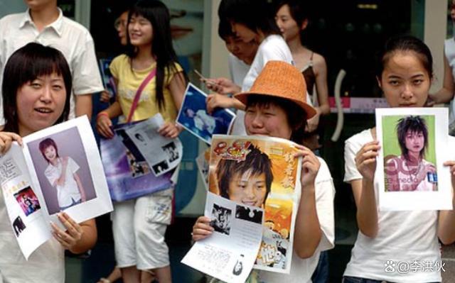 因文科太简单转理科，李宇春以专业第二考入川音，高考物理满分