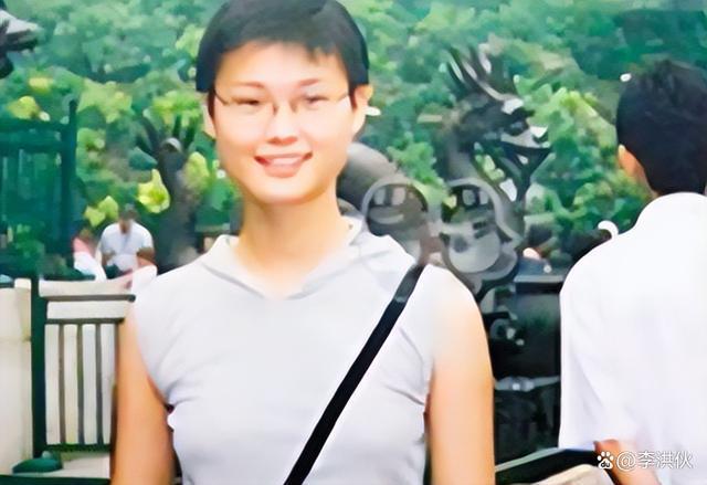 因文科太简单转理科，李宇春以专业第二考入川音，高考物理满分