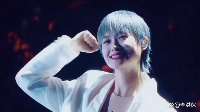 因文科太简单转理科，李宇春以专业第二考入川音，高考物理满分