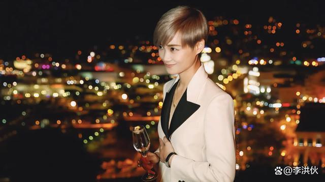 因文科太简单转理科，李宇春以专业第二考入川音，高考物理满分