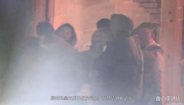 43岁柳岩空窗多年后，被拍到疑似已与神秘男子同居