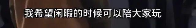与李小璐互怼，娶二婚央视主持，17年无儿无女，他后悔了？