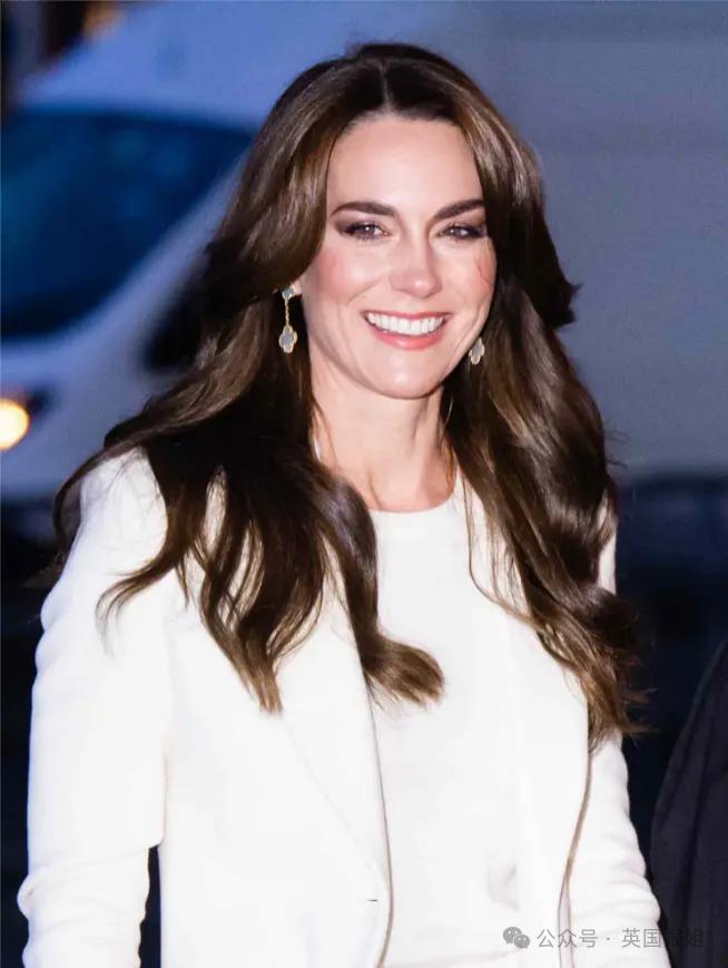 英王室危？查尔斯入院，同天曝凯特做腹部大手术？