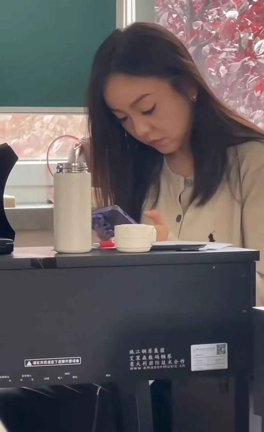 还记得表情包里魔性大笑的哈哈姐吗？辞职后开始直播了？