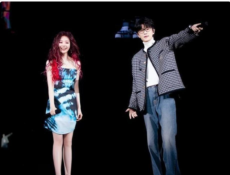 不是吧！他俩居然分手了？