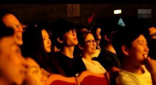 不是吧！他俩居然分手了？