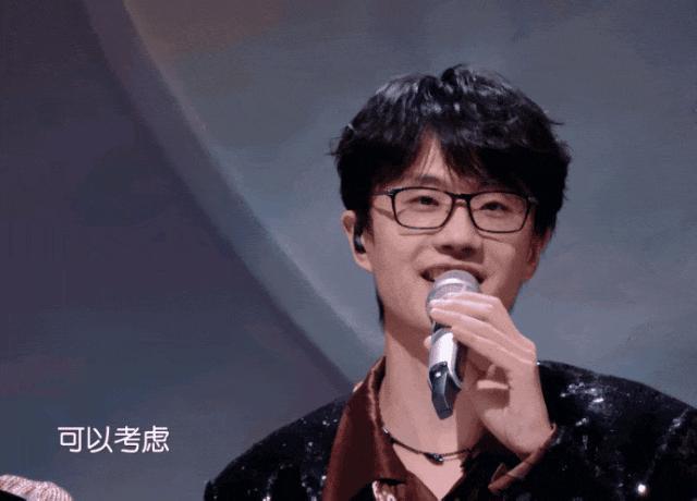 不是吧！他俩居然分手了？