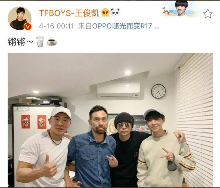 连续几年给偶像庆生,追到线下一起过生日,他又幸福了?