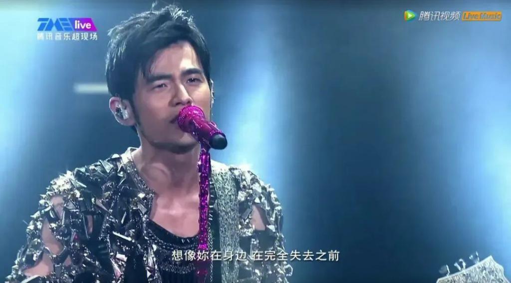 连续几年给偶像庆生,追到线下一起过生日,他又幸福了?