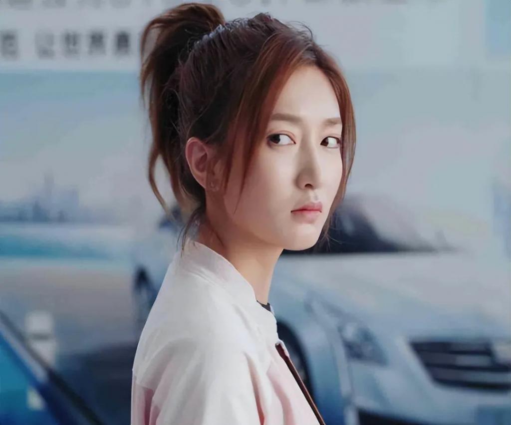 当钟楚曦和江疏影站一起，我才明白骨相美和皮相美的区别
