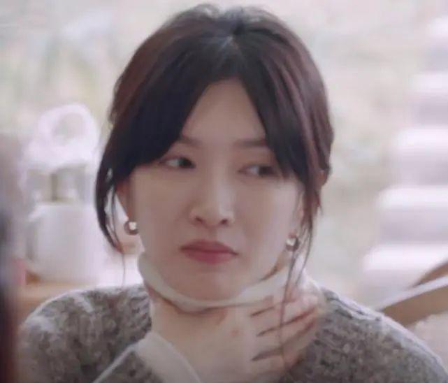 当钟楚曦和江疏影站一起，我才明白骨相美和皮相美的区别