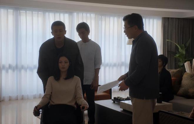 54岁沈严翻车了？满脸褶子的“情妇”，观众直呼辣眼睛