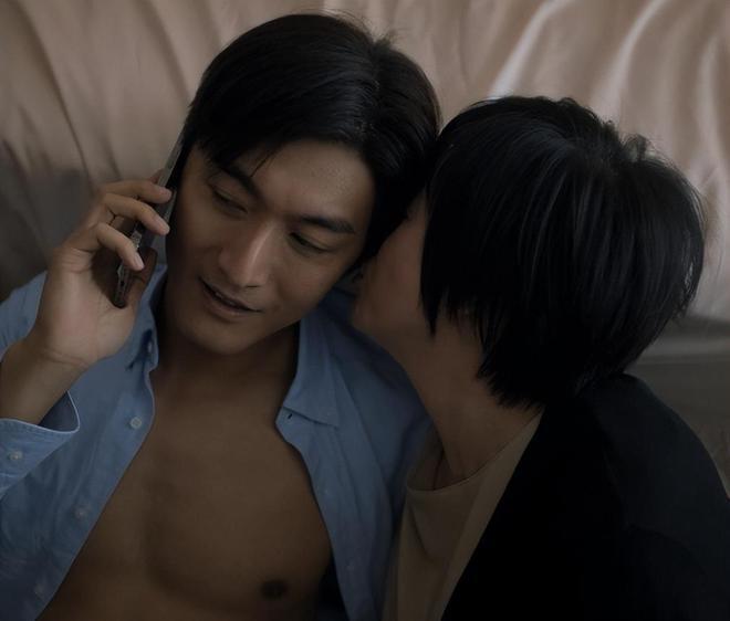 54岁沈严翻车了？满脸褶子的“情妇”，观众直呼辣眼睛