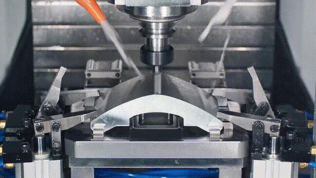 苹果Vision Pro深夜引爆，起价2万5瞬间抢空，国内甚至叫价到9万