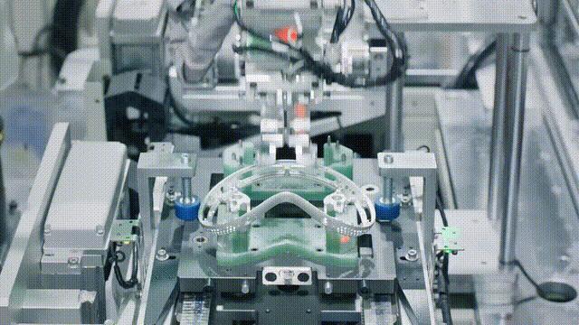 苹果Vision Pro深夜引爆，起价2万5瞬间抢空，国内甚至叫价到9万